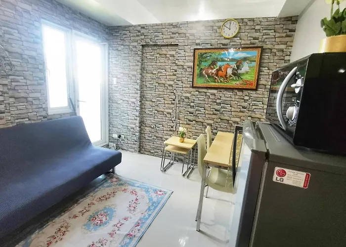 Homey 1 Bedroom With 2 Balconies At Grass Residences *